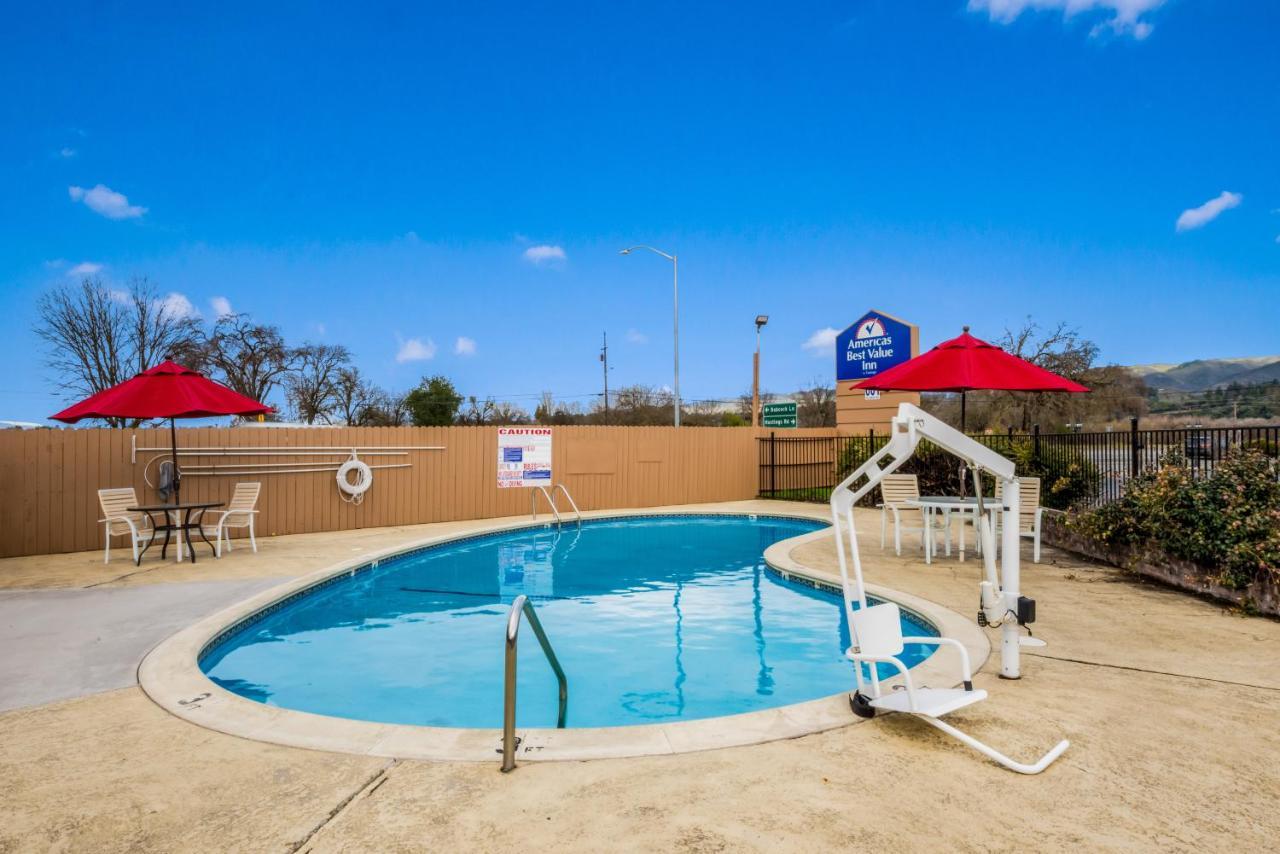 Americas Best Value Inn - Юкайа Экстерьер фото